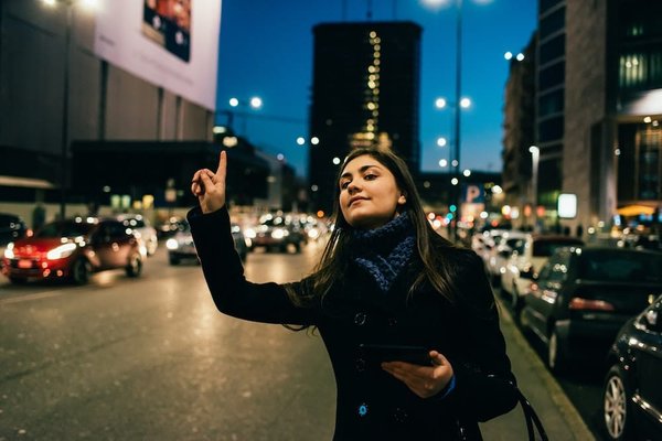 Comment sélectionner le service de taxi adapté lorsqu'on visite une ville en tant que touriste ?
