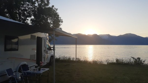 Les coulisses de Camping Paradis : Découvrez les histoires méconnues des acteurs et de l'équipe de tournage